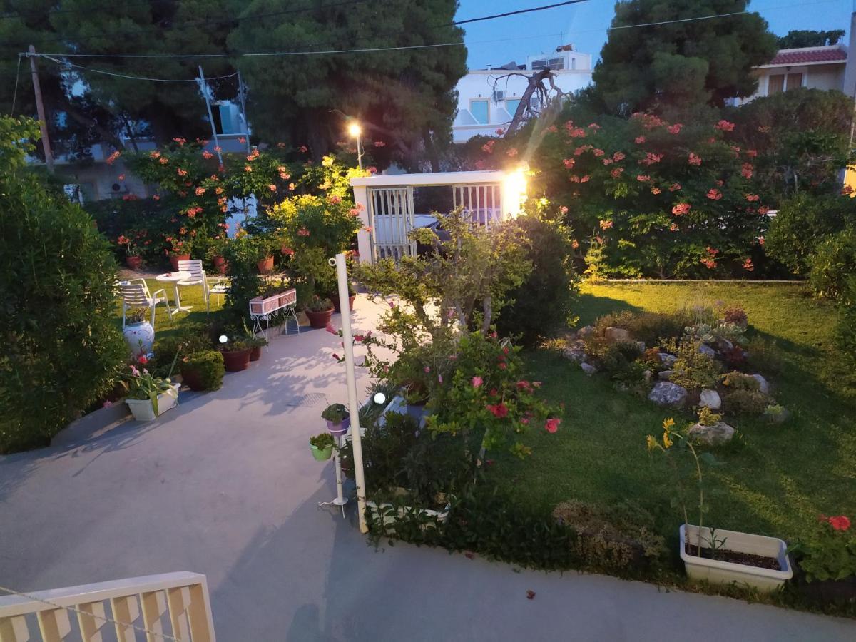 Finikas Rooms Agia Marina  Exterior photo