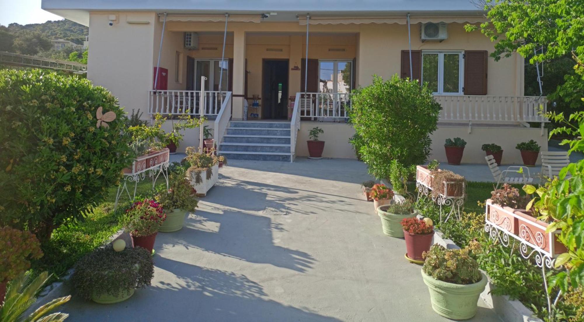 Finikas Rooms Agia Marina  Exterior photo