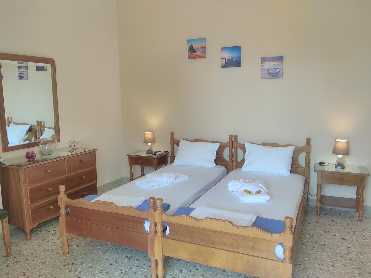 Finikas Rooms Agia Marina  Exterior photo